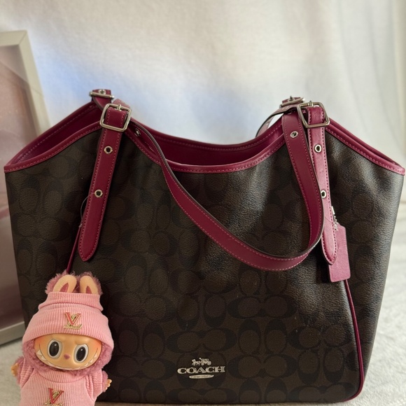 🔴SOLD🔴 Coach Meadow Shoulder Bag in Signature Coated Canvas - Picture 2 of 12